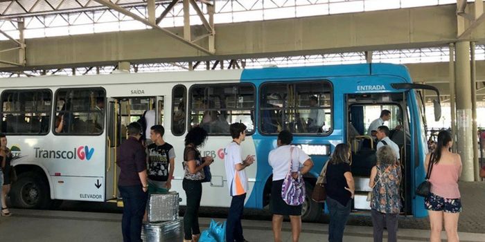 Projeto de Lei apresentado na Assembleia Legislativa propõe regulamentação de vendedores ambulantes no Sistema Transcol, com cadastro estadual e identificação dos trabalhadores.