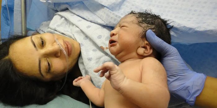 Brasil registrou 1.347 mortes maternas em 2024. Especialistas alertam para a importância do pré-natal, do parto seguro e do cuidado pós-parto.