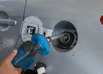 Operação Fluxo Oculto investiga atuação do PCC no setor de combustíveis, fintechs e esquema bilionário de lavagem de dinheiro em cinco estados.