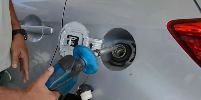 Operação Fluxo Oculto investiga atuação do PCC no setor de combustíveis, fintechs e esquema bilionário de lavagem de dinheiro em cinco estados.