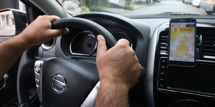 Supremo Tribunal Federal retoma em 24 de junho julgamento sobre vínculo empregatício entre motoristas de aplicativos e plataformas digitais. Decisão poderá afetar milhares de processos em todo o país.