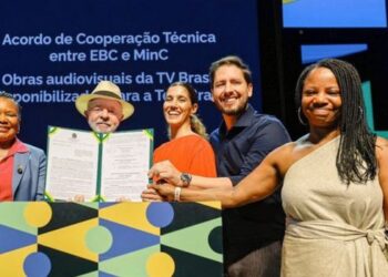 Presidente Lula lança a plataforma Tela Brasil, serviço público e gratuito de streaming com mais de 550 obras audiovisuais brasileiras. Iniciativa amplia o acesso à cultura e valoriza a produção nacional.