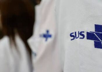 Um homem de 37 anos com sintomas compatíveis com Ebola está internado no Instituto Emílio Ribas, em São Paulo. Autoridades de saúde investigam o caso e aguardam resultado dos exames.