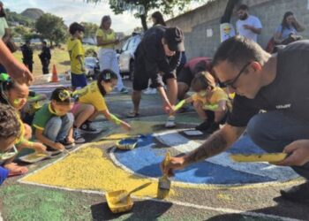 Cmei em São Cristóvão promove atividades inspiradas na Copa do Mundo com participação de crianças e familiares durante a Semana das Famílias.
