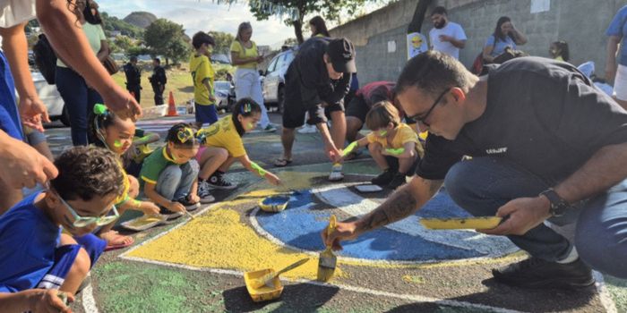 Cmei em São Cristóvão promove atividades inspiradas na Copa do Mundo com participação de crianças e familiares durante a Semana das Famílias.