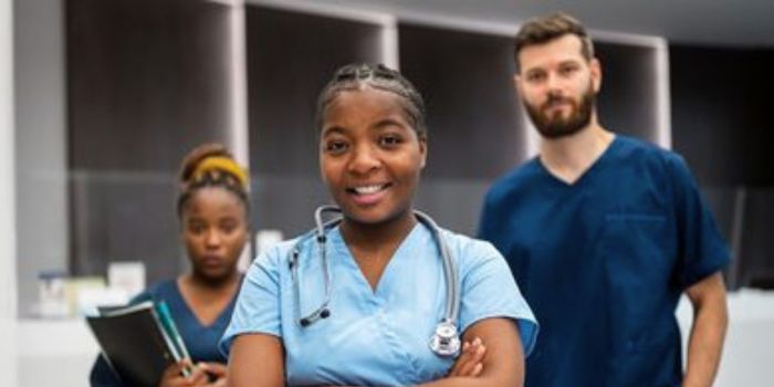 HU Brasil divulga editais do Enare 2026/2027. Seleção nacional oferece vagas para residência médica e programas multiprofissionais de saúde em diversas instituições do país.