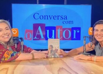 A escritora Luize Valente participa do programa Conversa com o Autor, da Rádio MEC, para falar sobre seu novo romance "A Confraria da Oliveira", que aborda memória, identidade e heranças familiares.