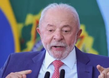 Lula critica classificação de facções brasileiras pelos EUA, cobra respeito à soberania nacional e defende combate ao crime organizado pelas instituições brasileiras.