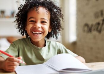 Censo Escolar 2026 começa em todo o Brasil com participação de cerca de 180 mil escolas. Pesquisa do Inep reúne dados que ajudam no planejamento da educação e distribuição de recursos do Fundeb.