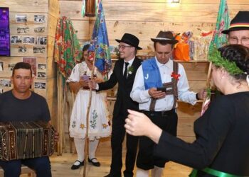 Feira dos Municípios segue até domingo no Pavilhão de Carapina, na Serra, reunindo cultura, gastronomia e turismo dos 78 municípios capixabas. A Assembleia Legislativa participa com o projeto Arranjos Produtivos.