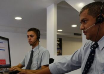 Operadoras de turismo faturaram R$ 23,9 bilhões em 2025, maior valor da história do setor. Nordeste lidera destinos mais procurados pelos brasileiros.
