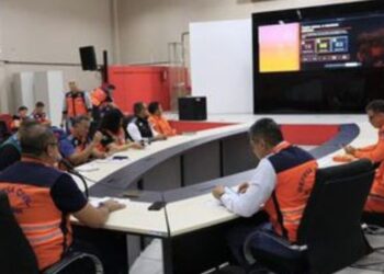 Equipe da Defesa Civil Nacional foi enviada a Roraima para apoiar municípios atingidos por enchentes. Mais de 5,6 mil pessoas foram afetadas e a previsão é de mais chuva até terça-feira.