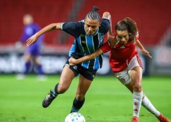 Internacional vence o Grêmio nos pênaltis e garante vaga nas oitavas da Copa do Brasil Feminina. Flamengo, Fluminense e Botafogo também avançam.