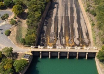 ANEEL mantém bandeira tarifária amarela em junho e consumidores continuarão pagando valor extra na conta de energia. Medida reflete o aumento dos custos de geração elétrica no país.