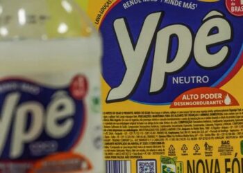 Anvisa libera retomada da produção da Ypê em Amparo (SP) após correção de falhas sanitárias. Alguns lotes de detergentes, sabões líquidos e desinfetantes continuam proibidos.