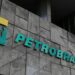 Petrobras anuncia redução no preço do diesel para distribuidoras a partir de 1º de junho. Medida acompanha subvenção federal e busca evitar impacto da reoneração de impostos ao consumidor.