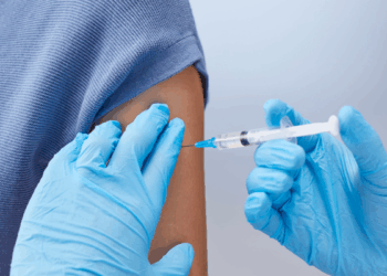 Espírito Santo já aplicou mais de 520 mil doses da vacina contra gripe, mas cobertura segue abaixo da meta.