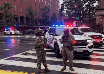Ataque próximo à Casa Branca mobilizou o Serviço Secreto e o FBI enquanto Donald Trump permanecia na residência oficial.