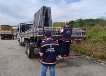 Operação da Sefaz e PMES na ES-482, em Cachoeiro de Itapemirim, flagra transporte irregular de mercadorias e gera R$ 44,4 mil em autuações.