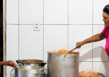 Ministério do Desenvolvimento Social publica novas regras para cozinhas solidárias, ampliando controle, transparência e qualidade no atendimento às famílias em situação de vulnerabilidade.