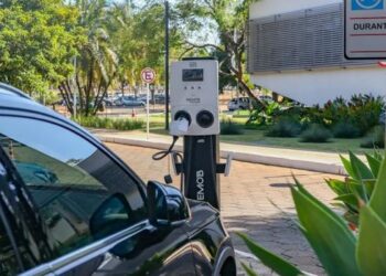 Camex aprova nova cota de importação com imposto zerado para veículos elétricos e híbridos desmontados e mantém aumento gradual das tarifas.