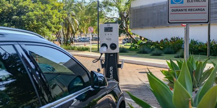 Camex aprova nova cota de importação com imposto zerado para veículos elétricos e híbridos desmontados e mantém aumento gradual das tarifas.