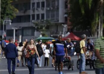 Pesquisa do IBGE mostra que mulheres ganham 95,3% dos salários dos homens em entidades sem fins lucrativos, percentual superior ao registrado em empresas e órgãos públicos.