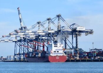 Governo federal amplia acesso ao Plano Brasil Soberano ao reduzir exigência mínima de perda de faturamento para 1%. Medida beneficia exportadores afetados por tarifas dos EUA e conflitos no Oriente Médio.