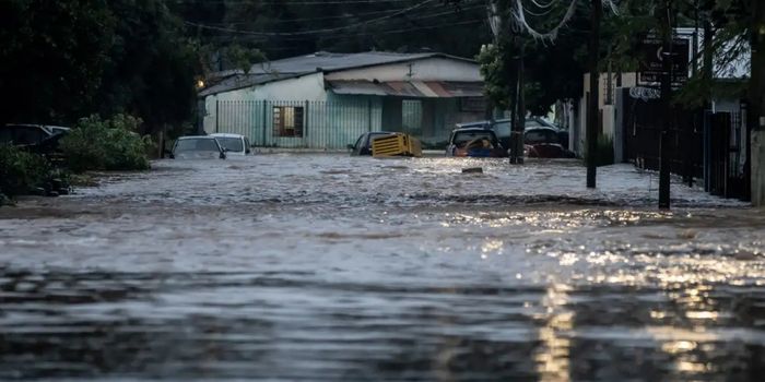Pesquisa mostra que alagamentos e enchentes são as maiores preocupações ambientais nas capitais brasileiras. Calor excessivo, poluição do ar e mudanças climáticas também estão entre os principais desafios.