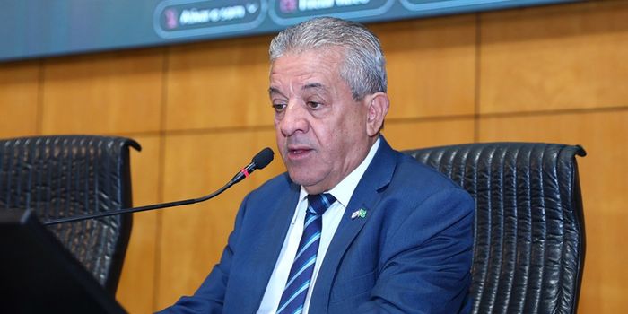 Projeto aprovado em comissão da Ales determina aviso imediato às polícias quando houver mandado de prisão em aberto durante emissão da CNH.