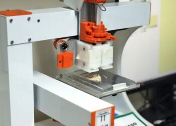 Embrapa desenvolve carne cultivada em laboratório sem abate animal e com menor impacto ambiental. Tecnologia utiliza células vivas e biomateriais vegetais para produção sustentável de alimentos.