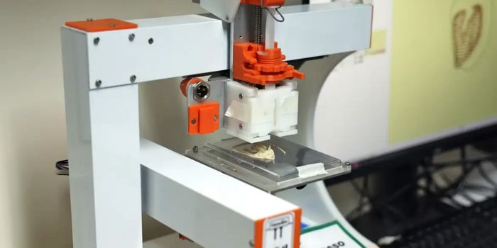 Embrapa desenvolve carne cultivada em laboratório sem abate animal e com menor impacto ambiental. Tecnologia utiliza células vivas e biomateriais vegetais para produção sustentável de alimentos.