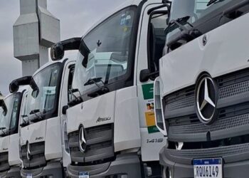 Doze municípios capixabas foram contemplados com 13 caminhões-pipa adquiridos por meio de emendas parlamentares para ampliar o atendimento às áreas rurais.