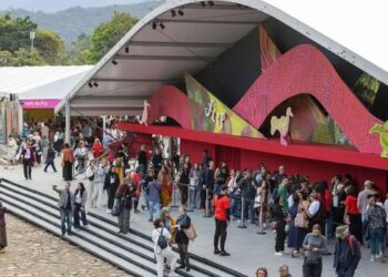 Programação da Flip 2026 destaca diversidade internacional, homenagem à poeta Orides Fontela e dezenas de atividades culturais em Paraty.