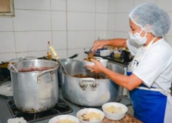 Centro de Vivência 3 realiza capacitação em Educação Alimentar e Nutricional para reforçar a qualidade e a segurança das refeições oferecidas.