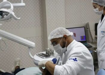 Comissão de Assuntos Sociais do Senado aprova projeto que aumenta o piso salarial de médicos e cirurgiões-dentistas para R$ 13.662. Texto segue para a Câmara se não houver recurso ao plenário.