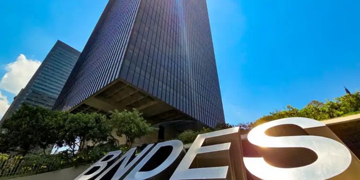 Lula afirma que confiança entre funcionários e direção do BNDES impulsiona resultados do banco. Governo anuncia R$ 140 bilhões para a Nova Indústria Brasil.