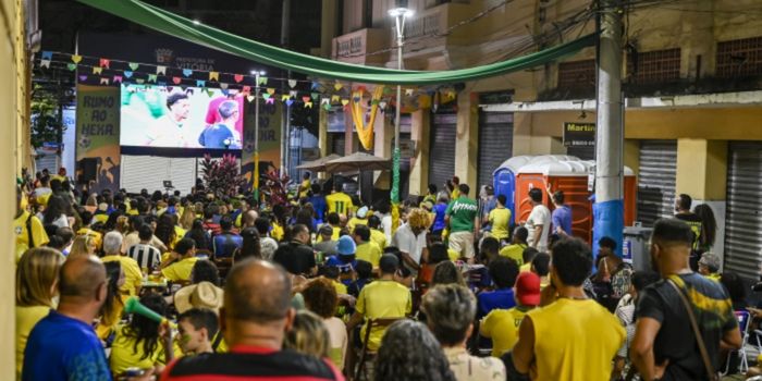 Após avançar às oitavas de final da Copa do Mundo, Brasil terá transmissão em telões instalados pela Prefeitura de Vitória. Veja onde assistir.