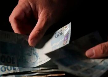 Brasileiros retiraram R$ 482,8 milhões em valores esquecidos no sistema financeiro em abril. Saiba como consultar, resgatar recursos e evitar golpes relacionados ao SVR.