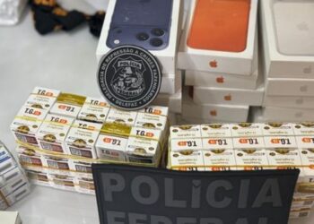 PF cumpre mandados em Vitória e apreende medicamentos para emagrecimento e aparelhos celulares sem comprovação de regularidade fiscal.