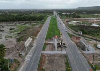 Obras do Arco Metropolitano de Maceió avançam com instalação das vigas do viaduto. Projeto integra o Novo PAC e promete melhorar o trânsito e a logística em Alagoas.