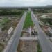 Obras do Arco Metropolitano de Maceió avançam com instalação das vigas do viaduto. Projeto integra o Novo PAC e promete melhorar o trânsito e a logística em Alagoas.