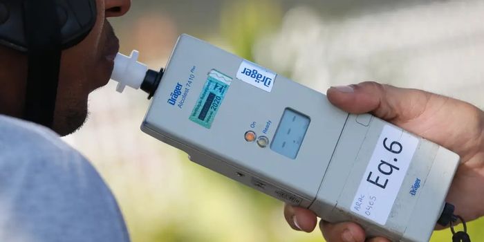 Estudo revela queda de 19,5% nas mortes no trânsito relacionadas ao álcool entre 2010 e 2024. Especialistas defendem mais fiscalização e campanhas eficazes.