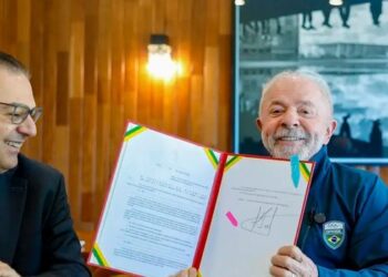 Presidente Lula sanciona lei que permite renovação automática e gratuita da CNH para motoristas sem infrações. Medida beneficia condutores com bom histórico e mantém exigência de exames médicos.