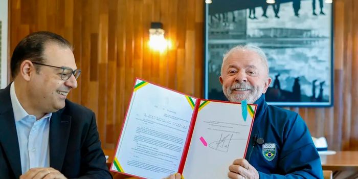 Presidente Lula sanciona lei que permite renovação automática e gratuita da CNH para motoristas sem infrações. Medida beneficia condutores com bom histórico e mantém exigência de exames médicos.