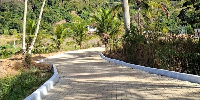 Novo trecho pavimentado garante mais segurança, conforto e melhores condições de tráfego para moradores e produtores rurais.