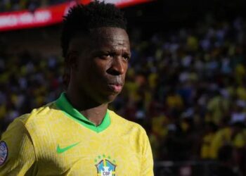 Vinícius Júnior pode igualar uma marca histórica na Copa do Mundo ao marcar gols em todos os jogos do torneio. Veja quem integra essa lista.
