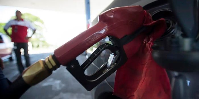 Com queda do petróleo, governo inicia retirada dos subsídios aos combustíveis e encerra incentivo sobre o diesel a partir de 1º de julho.
