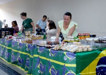 Assembleia Legislativa realiza Feira Especial da Copa com exposição de artesanato, acessórios, vestuário e alimentos produzidos por empreendedores do Espírito Santo.