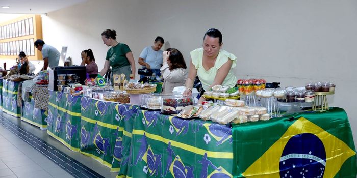 Assembleia Legislativa realiza Feira Especial da Copa com exposição de artesanato, acessórios, vestuário e alimentos produzidos por empreendedores do Espírito Santo.